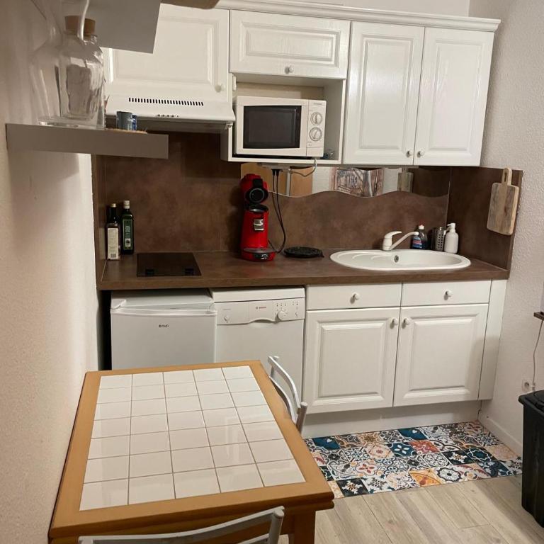 Grand Studio face mer - One-Bedroom Apartment - 49