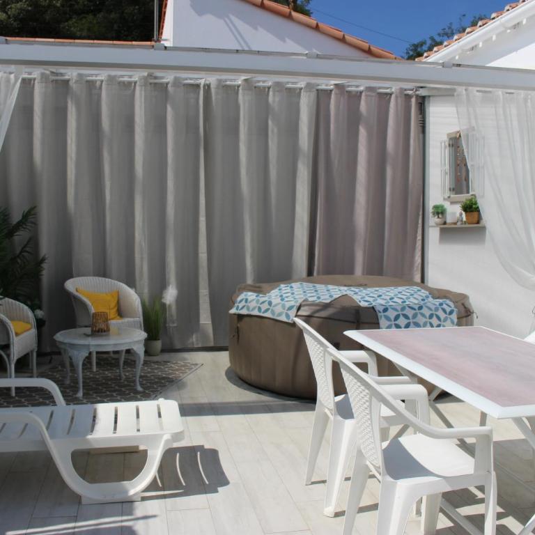 GITE AVEC SPA ENTRE FORET ET PLAGE - Ambiance Bord de Mer - Appartement - 13