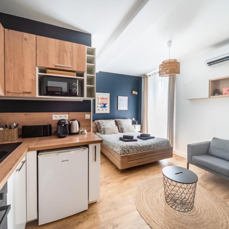 Studio de la Fontaine Chaude - Classé 2 étoiles - Centre Historique - Appartement 1 Chambre - 12
