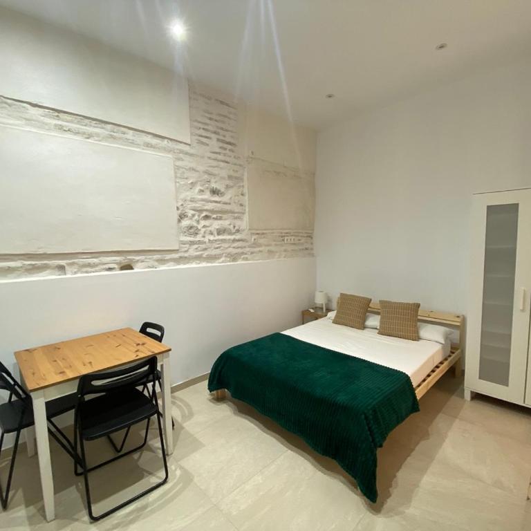 Cervantes Suites OnlyMalaga - Habitación Doble con baño privado - 3