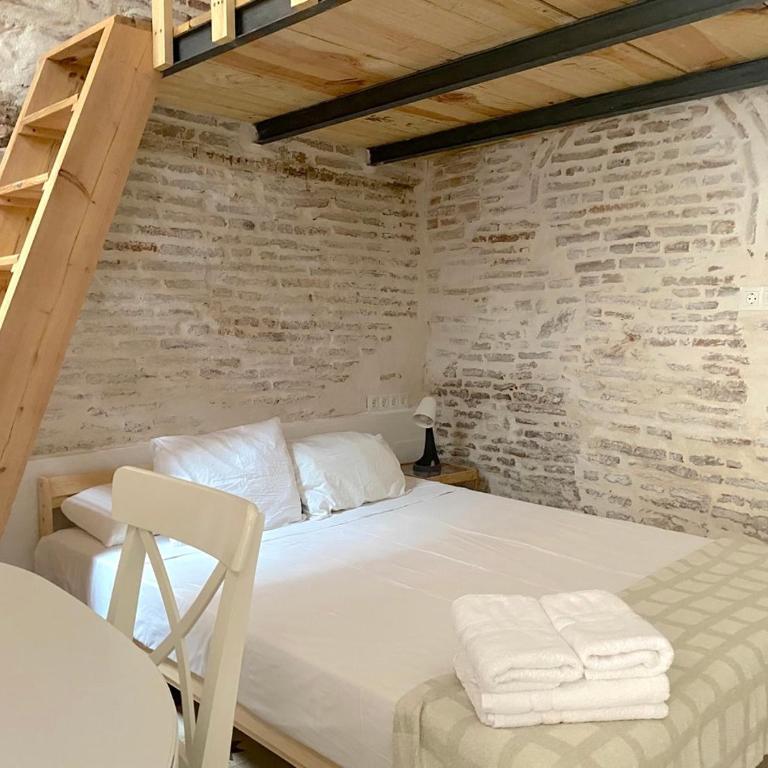 Cervantes Suites OnlyMalaga - Habitación Doble con baño privado - 12