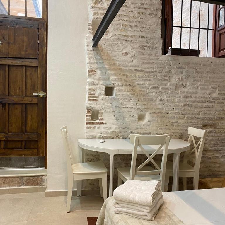 Cervantes Suites OnlyMalaga - Habitación Doble con baño privado - 8