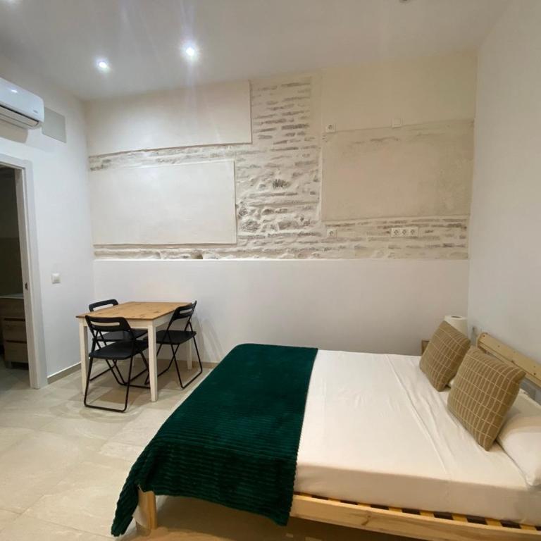 Cervantes Suites OnlyMalaga - Habitación Doble con baño privado - 5