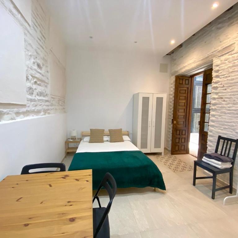 Cervantes Suites OnlyMalaga - Habitación Doble con baño privado - 4