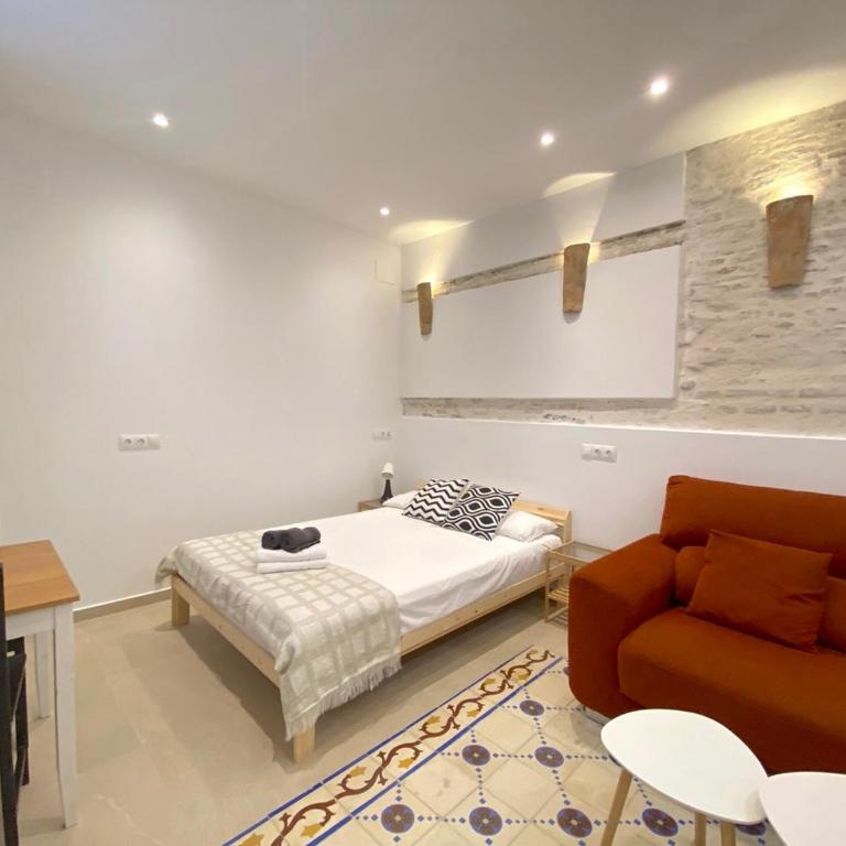 Cervantes Suites OnlyMalaga - Habitación Doble con baño privado - 12