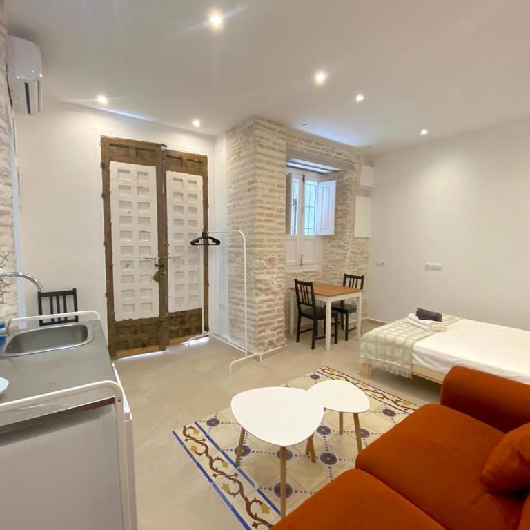 Cervantes Suites OnlyMalaga - Habitación Doble con baño privado - 13