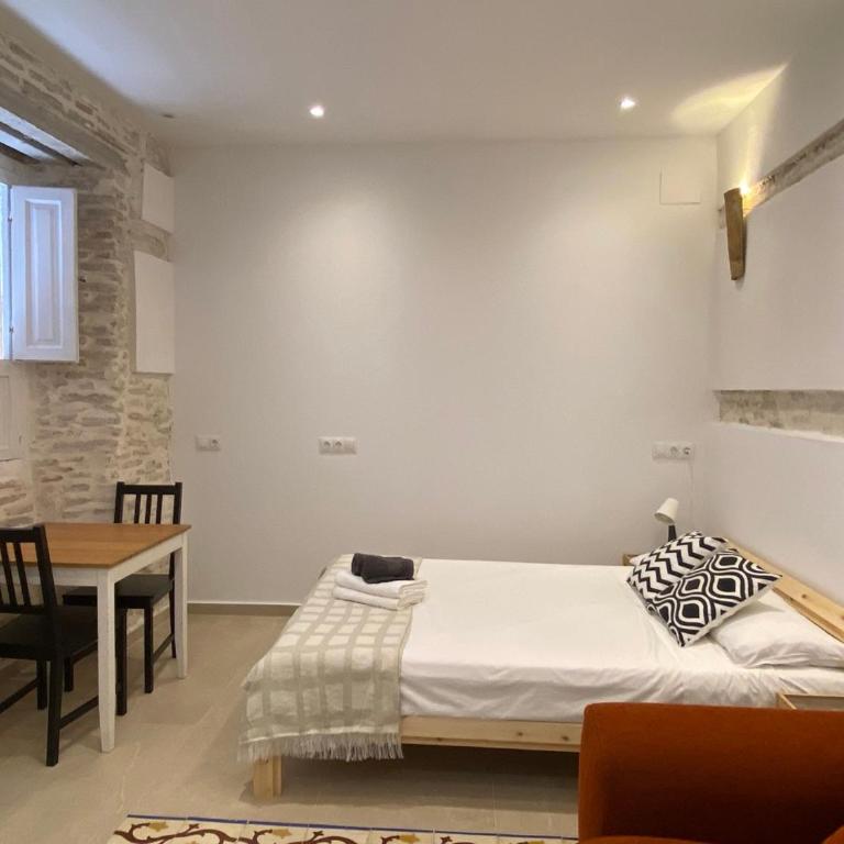 Cervantes Suites OnlyMalaga - Habitación Doble con baño privado - 16