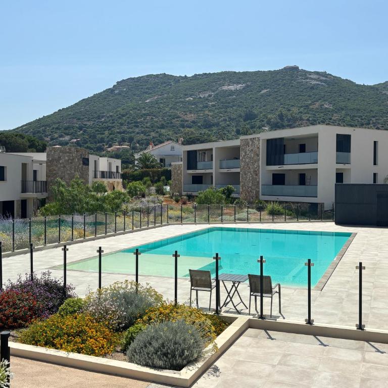 Corse, Calvi T3 lumineux avec piscine, entre mer et montagne - Appartement 2 Chambres - 17