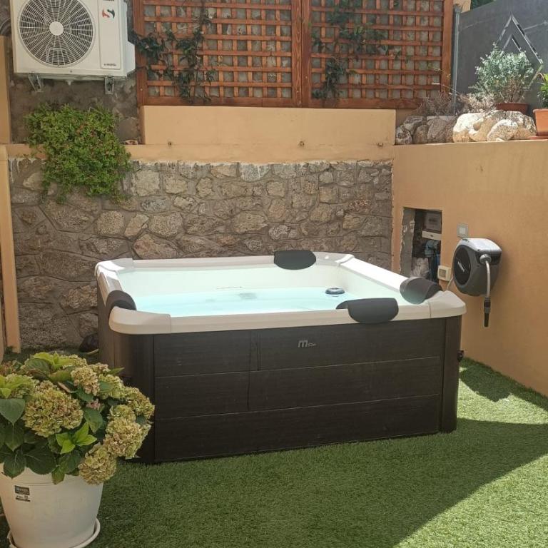 BURMARIA APARTMENT and ROOM with garden and jacuzzi - One-Bedroom Apartment - 42
