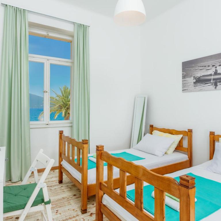 Riva Guesthouse - Economy Dvokrevetna Soba sa Bračnim Krevetom - 4