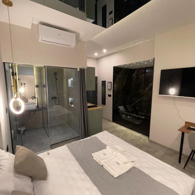1922 Downtown Apartments - Studio with Spa Bath - 10