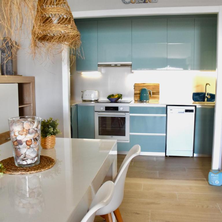 SeaFront DeLuxe, vistas al mar, acceso directo a playa y piscina - Apartamento Deluxe de 2 dormitorios con vistas al mar - 29