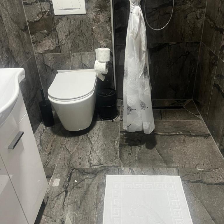 Apartmani M&DŽ Bihać - Three-Bedroom Deluxe Apartment - 11
