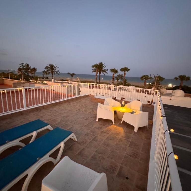 Casa de playa mediterránea, a metros de la playa - Casa Vacacional de 3 dormitorios - 2