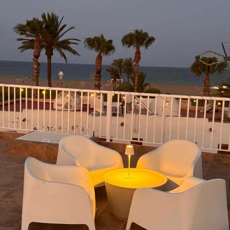 Casa de playa mediterránea, a metros de la playa - Casa Vacacional de 3 dormitorios - 1