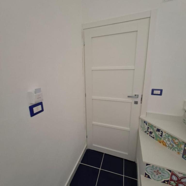 Bella Blu - Appartamento con 2 Camere da Letto - 9