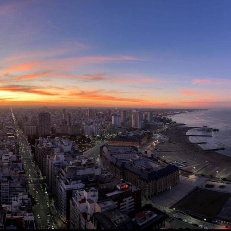 Gran departamento con Vista Panorámica sobre Avenida Colon - Three-Bedroom Apartment - 24