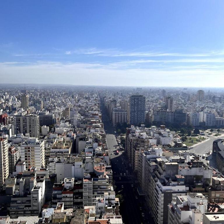 Gran departamento con Vista Panorámica sobre Avenida Colon - Three-Bedroom Apartment - 21