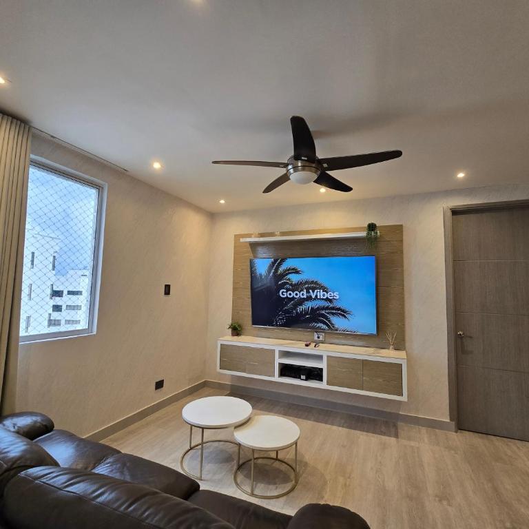 Moderno apartamento vista al mar y al lago piso 10 - Two-Bedroom Apartment - 4