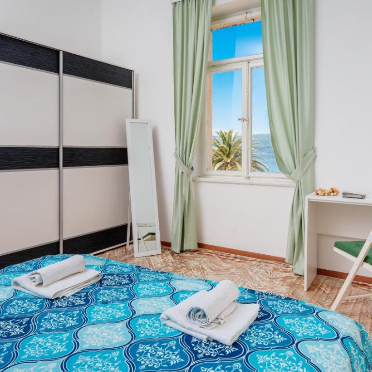 Riva Guesthouse - Dvokrevetna Soba sa Bračnim Krevetom i Pogledom na More - 1