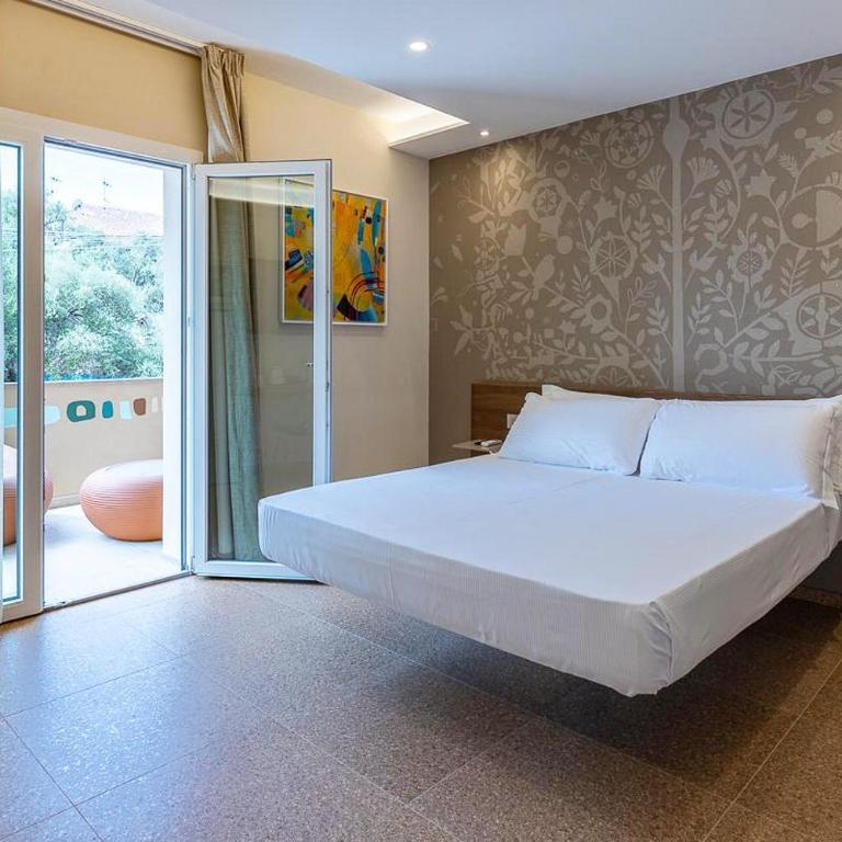 MIRARI Design Rooms - Camera Queen con Balcone - 4