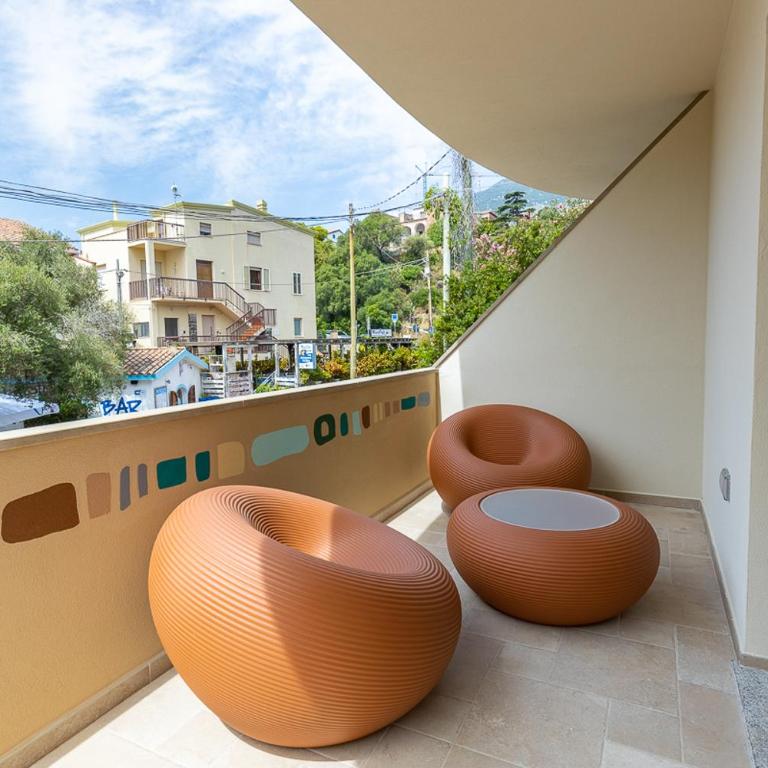 MIRARI Design Rooms - Camera Queen con Balcone - 11