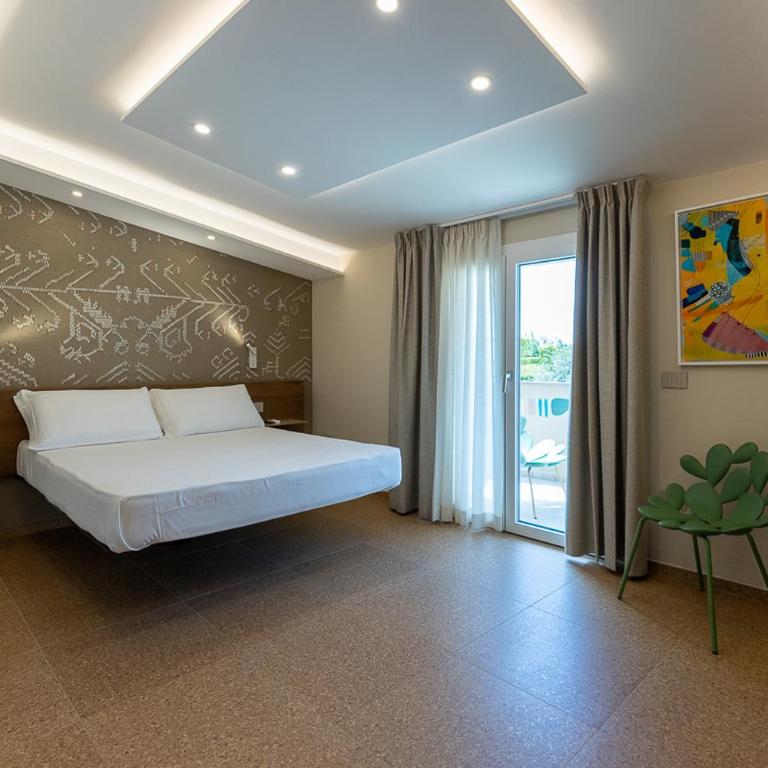 MIRARI Design Rooms - Camera Queen con Balcone - 9