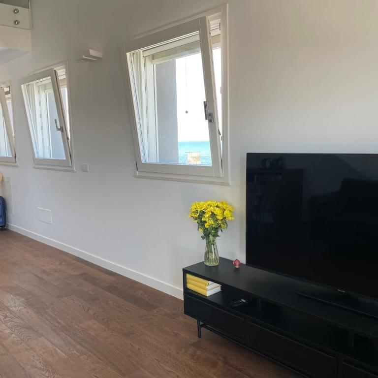 Marè Sea Front Apartment - Fronte Mare - Two-Bedroom Apartment with Sea View - 36
