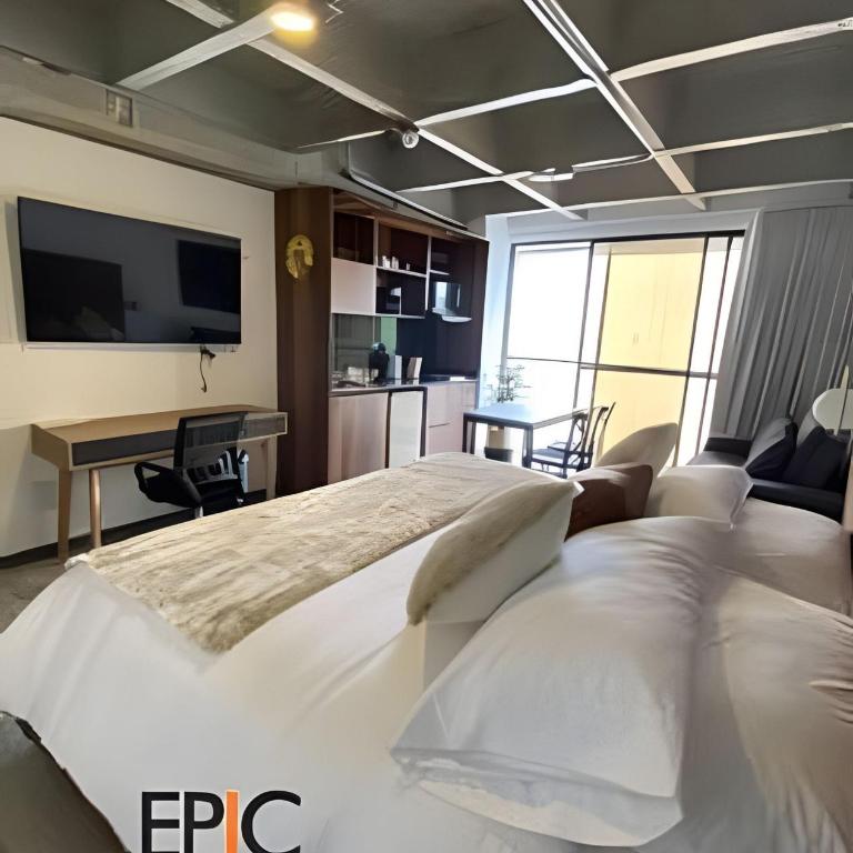Epic Suite 407 Deluxe Airport - King Suite - 26