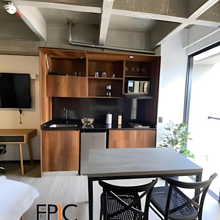 Epic Suite 407 Deluxe Airport - King Suite - 27
