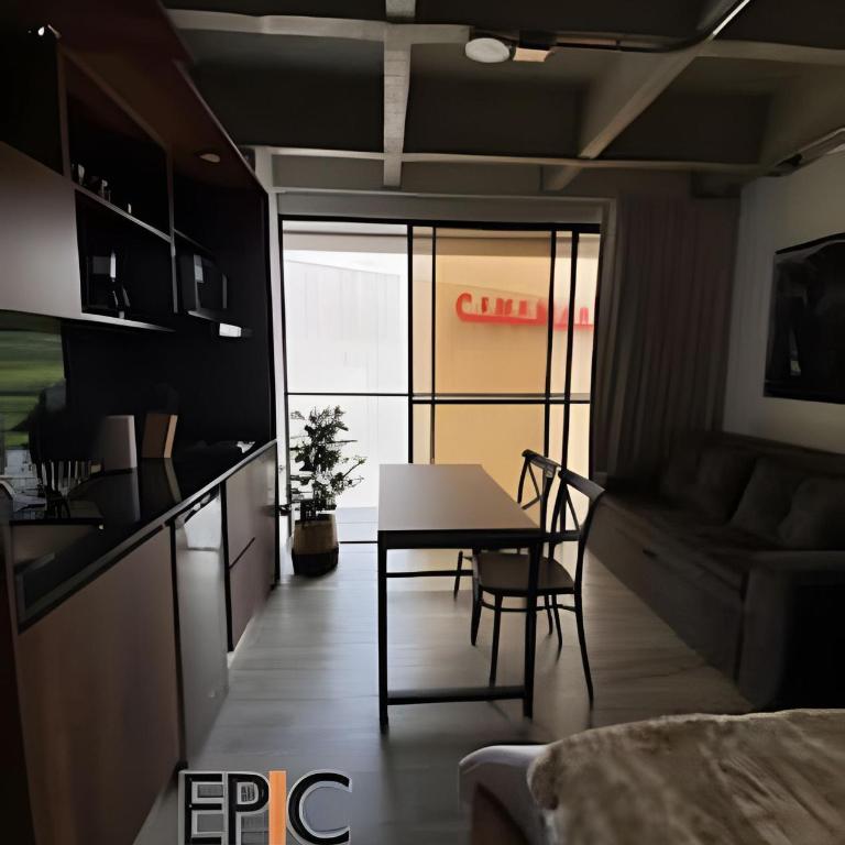 Epic Suite 407 Deluxe Airport - King Suite - 28