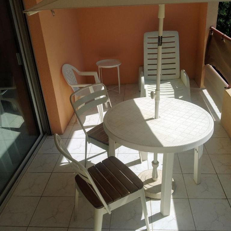 Grand Studio Parc de Vaugrenier - Climatiseur - Terrasse - Piscine - Studio - 15