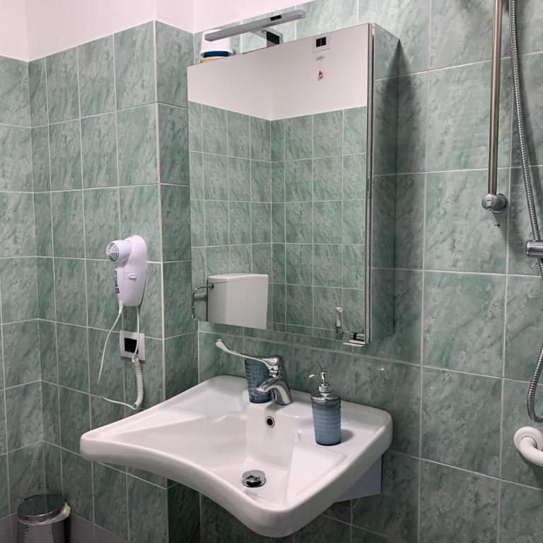 St Martin House - Camera Doppia con Letti Singoli con Accesso Disabili - 4