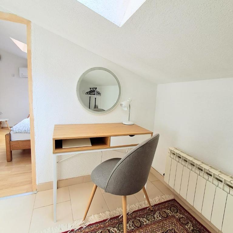 Sarajevo Cozy Attic and Backyard apartment - Apartman sa 2 Spavaće Sobe - 6