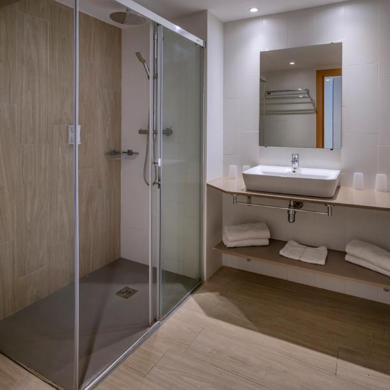 4R Salou Park Resort II - Suite Junior (2 adultos + 2 niños) - 6