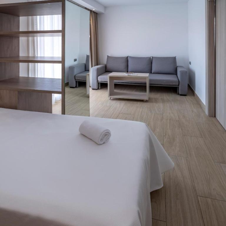 4R Salou Park Resort II - Suite Junior (2 adultos + 2 niños) - 4