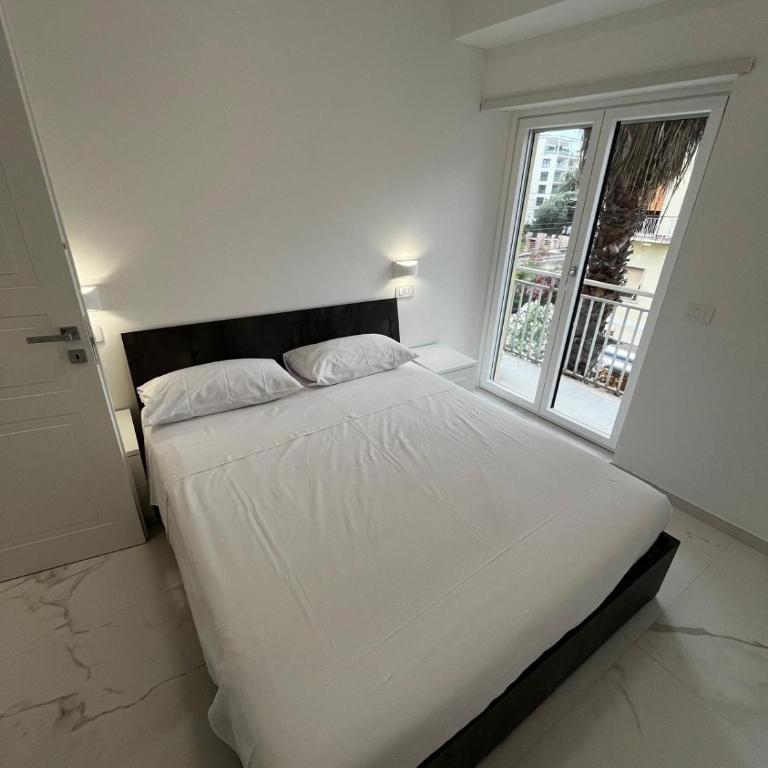 Seaside Beacon Home - Two-Bedroom Deluxe Apartment with Balcony - 7