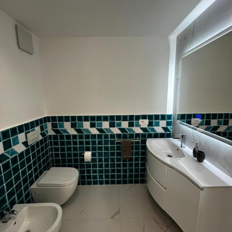 Seaside Beacon Home - Two-Bedroom Deluxe Apartment with Balcony - 9