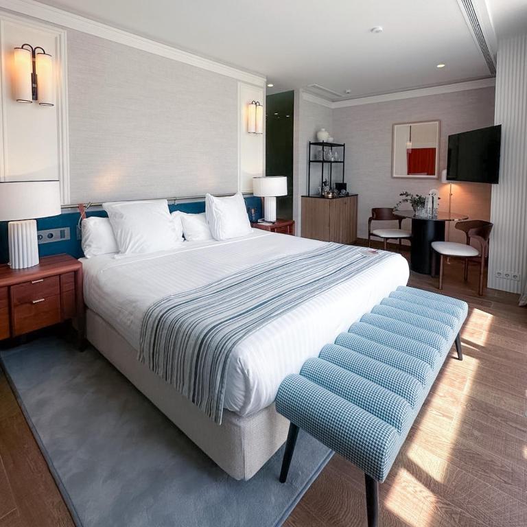 Hospes Palacio de los Patos, a Member of Design Hotels - Standard Twin Room - 1