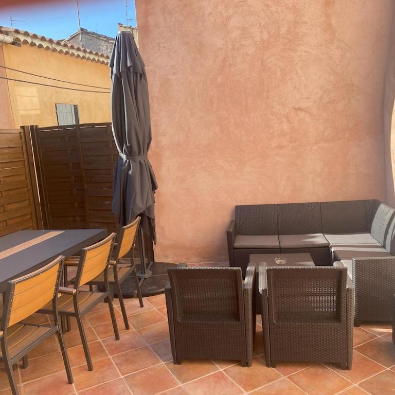 La maison des quais avec vue sur la Sorgue, terrasse, 2 chambres parking securise prive - Two-Bedroom Townhouse - 8