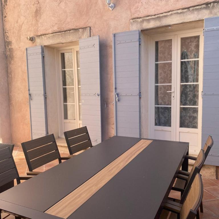 La maison des quais avec vue sur la Sorgue, terrasse, 2 chambres parking securise prive - Two-Bedroom Townhouse - 20