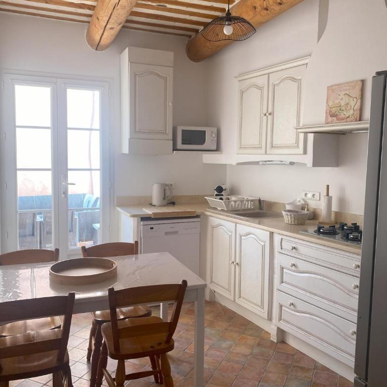 La maison des quais avec vue sur la Sorgue, terrasse, 2 chambres parking securise prive - Two-Bedroom Townhouse - 7