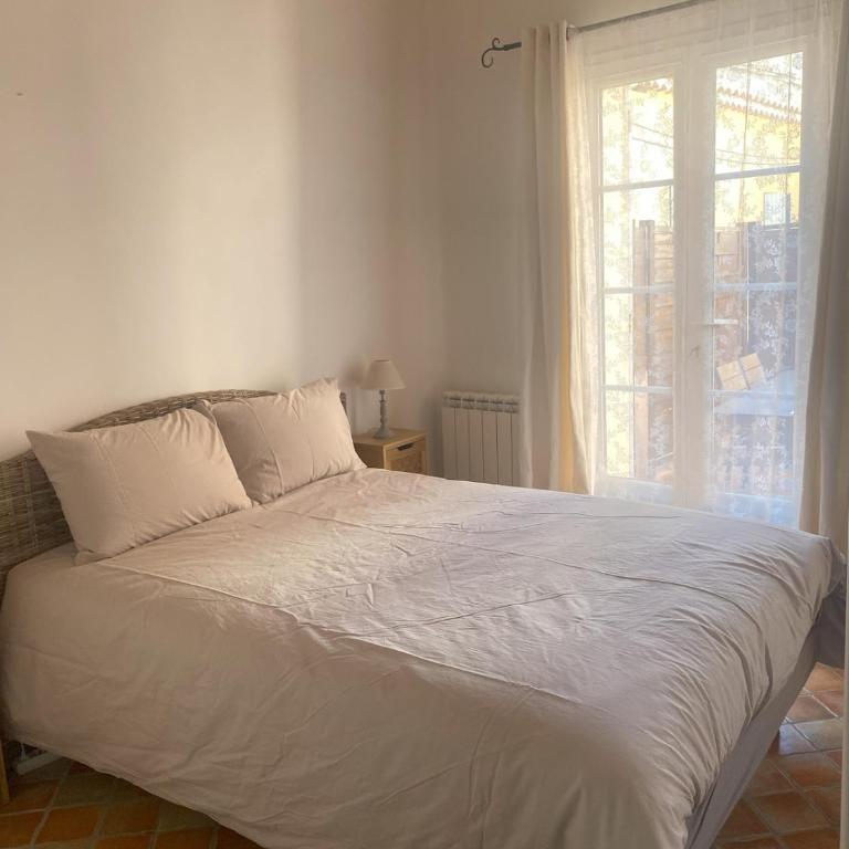 La maison des quais avec vue sur la Sorgue, terrasse, 2 chambres parking securise prive - Two-Bedroom Townhouse - 6