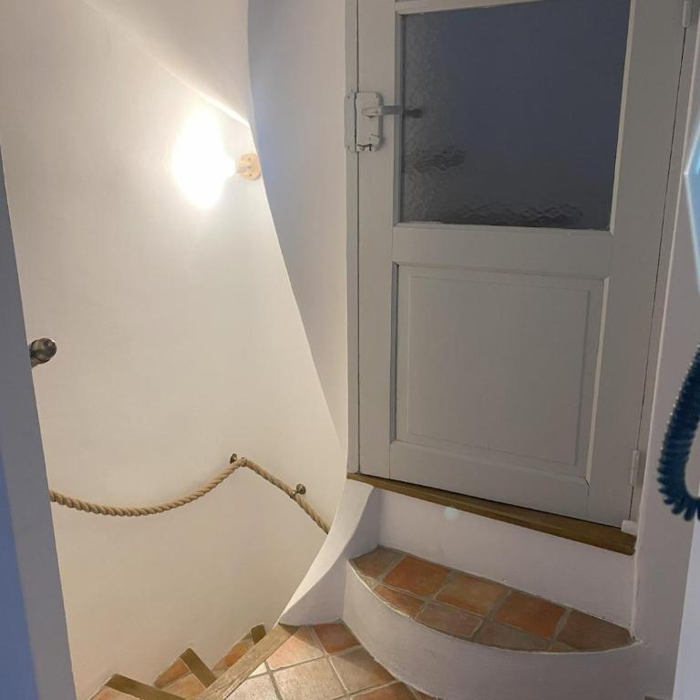 La maison des quais avec vue sur la Sorgue, terrasse, 2 chambres parking securise prive - Two-Bedroom Townhouse - 27