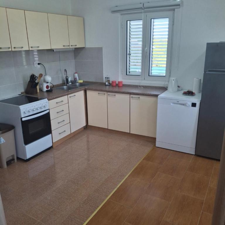 Villa Bubanja with shared pool - Two-Bedroom Apartment with Terrace and Sea View - 44