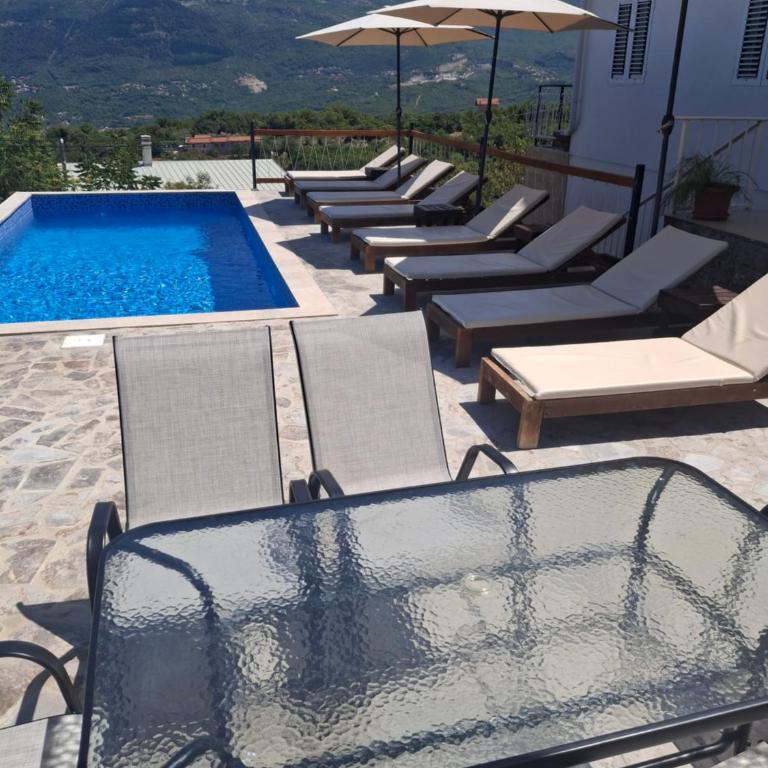 Villa Bubanja with shared pool - Two-Bedroom Apartment with Terrace and Sea View - 46
