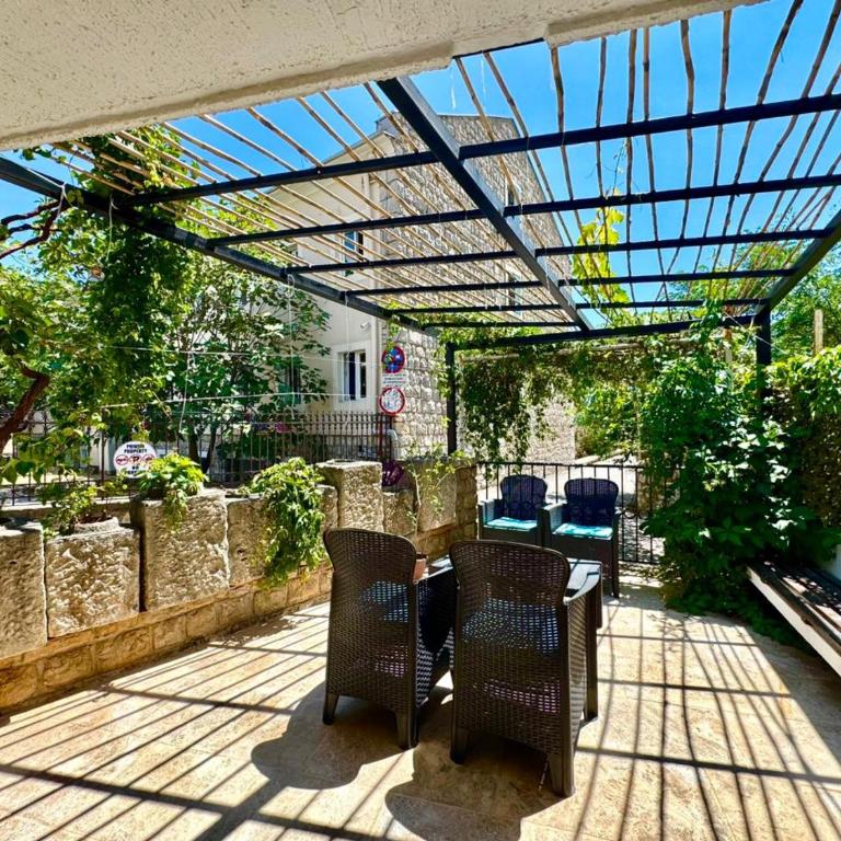 Beachfront Holiday Home Rafailovici - One-Bedroom Apartment - 1