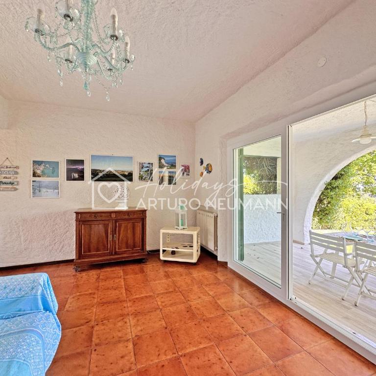 234 - Villa quadrilo AL TAUNUS, con giardino vista mare, posto auto interno- SPIAGGIA INCLUSA AL WHITE BEACH CLUB - Three-Bedroom Villa - 6