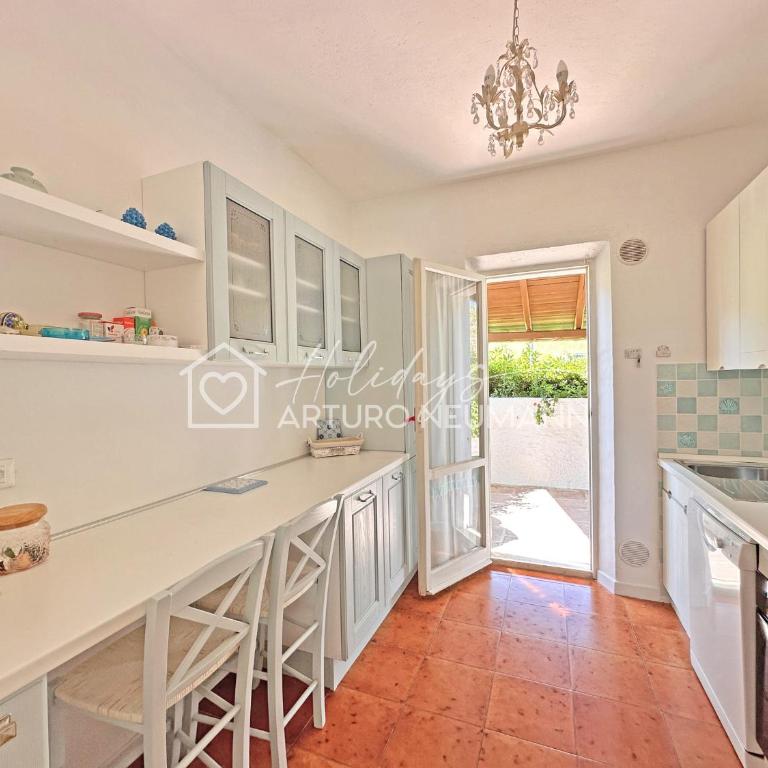 234 - Villa quadrilo AL TAUNUS, con giardino vista mare, posto auto interno- SPIAGGIA INCLUSA AL WHITE BEACH CLUB - Three-Bedroom Villa - 7