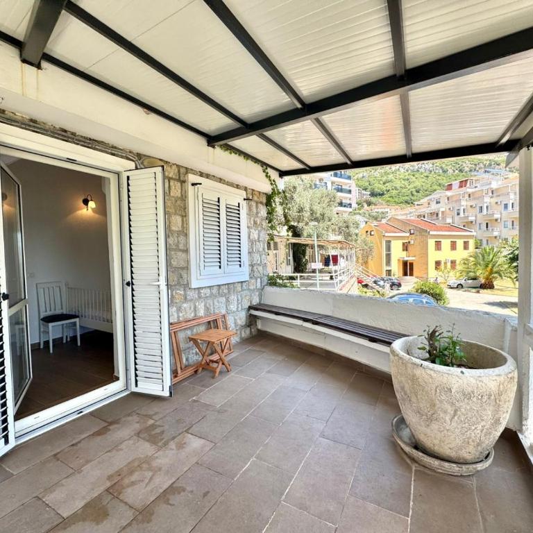 Beachfront Holiday Home Rafailovici - Apartman sa 1 Spavaćom Sobom - 4